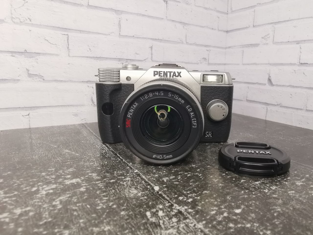 Pentax Q Q10 12.4MP Digital Camera + SMC 5-15mm Lens  фото №2