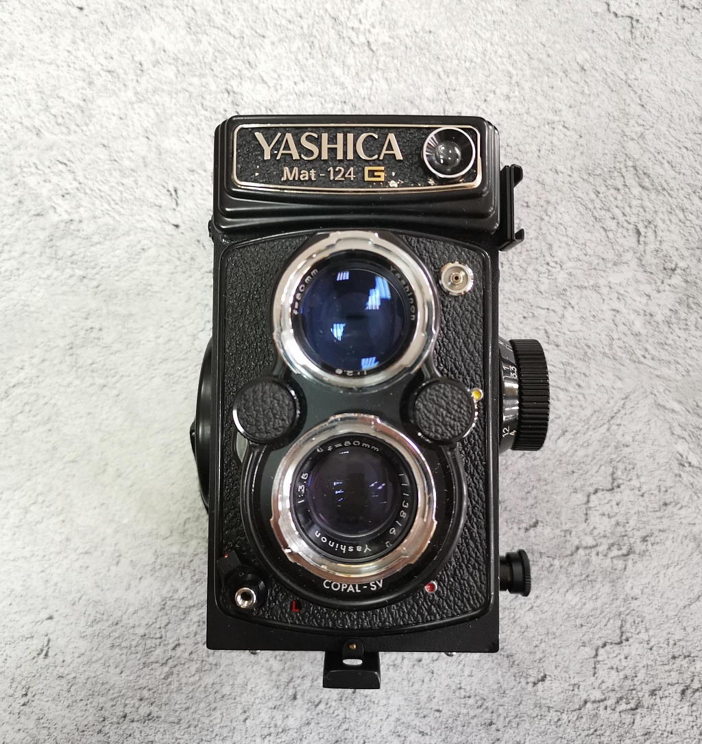 Yashica MAT 124G фото №1